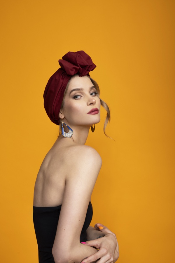 Model glancing over her shoulder in the Bordeaux turban